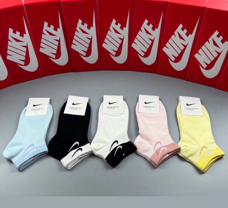 NIKE